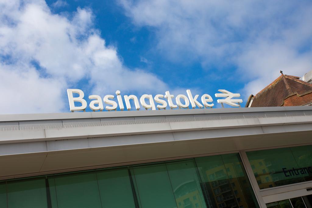 St Raphael House, City Centre Charming Apartments Basingstoke Luaran gambar